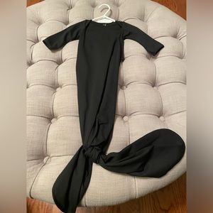 Knotted baby gown. Black